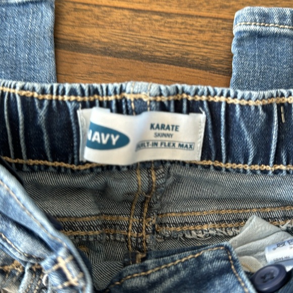 Great bundle of boys 2T Old Navy, Levi, & champion brand bottoms with 2 shirts - Picture 3 of 13